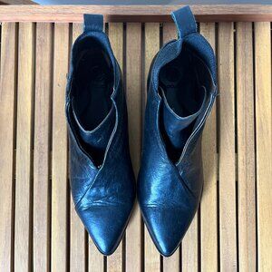Coclico Soft Leather Bootie similar to Midori Size 39
